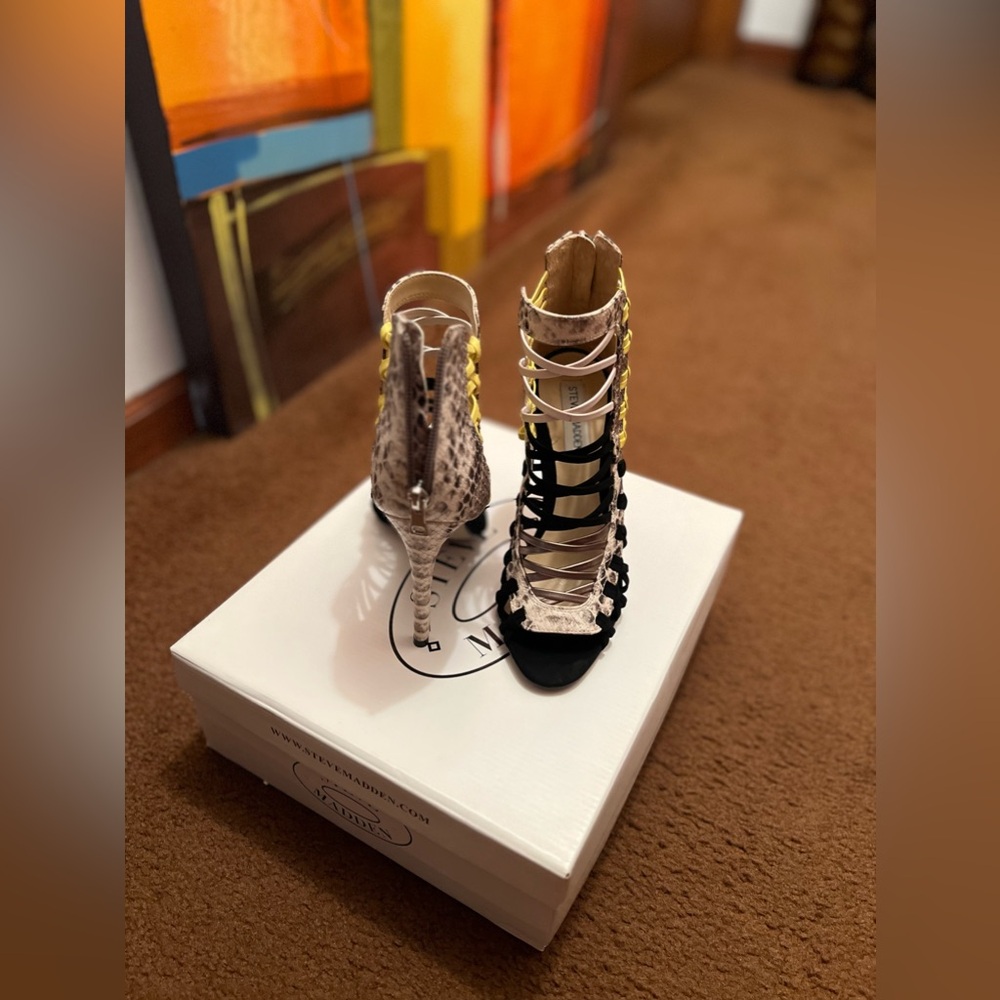 Steve Madden - Picture 5 of 6